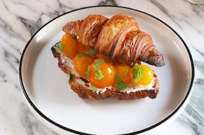 Seasonal Fruit Sandwich